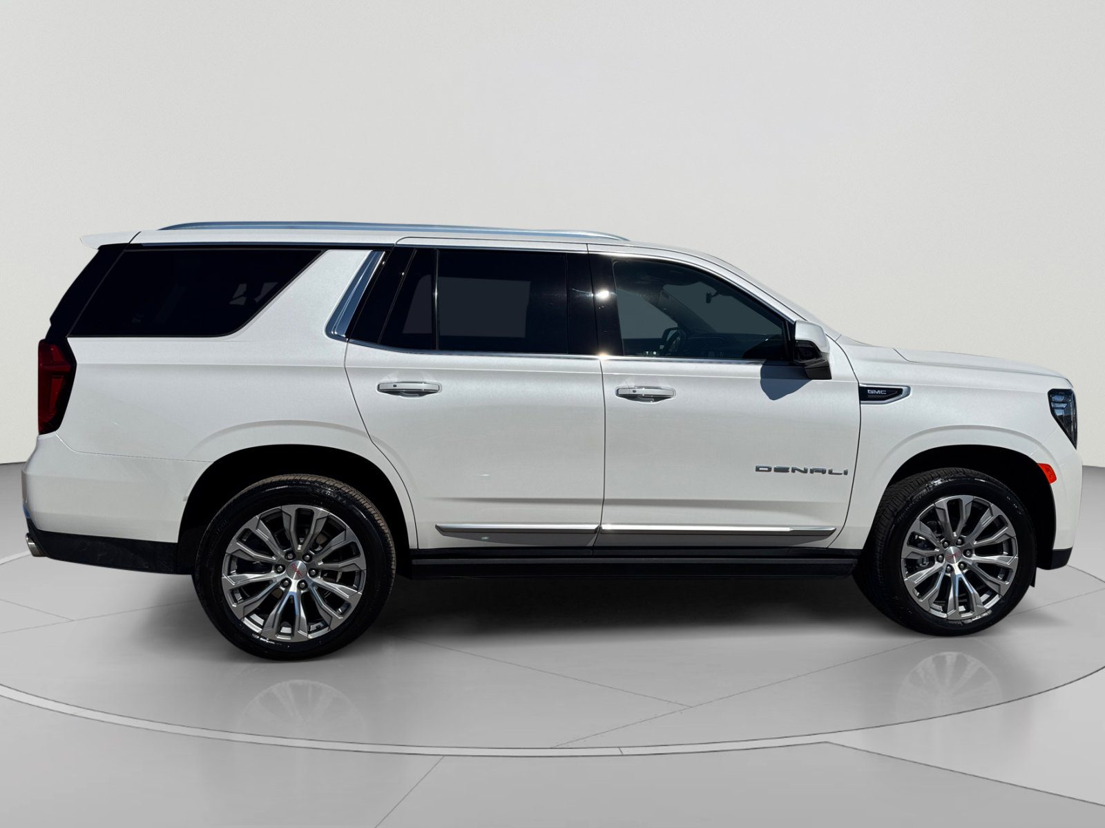 Used 2021 GMC Yukon Denali w/ Denali Premium Package AWD/4WD image 6