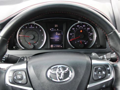 Used 2015 Toyota Camry SE FWD image 9