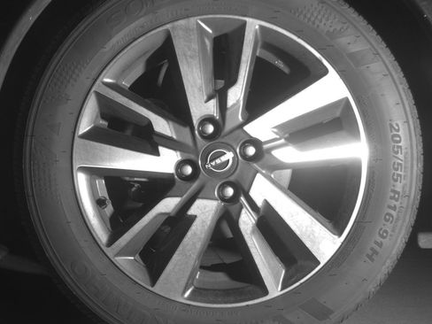 Used 2025 Nissan Versa SV FWD image 12