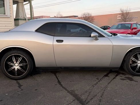 Used 2012 Dodge Challenger R/T image 6
