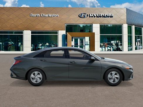 New 2026 Hyundai Elantra SE FWD image 7