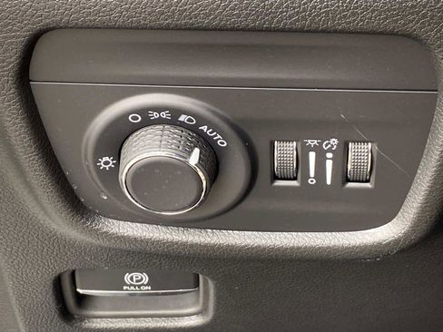 Certified 2025 Jeep Grand Cherokee Laredo w/ Luxury Tech Group I AWD/4WD image 20