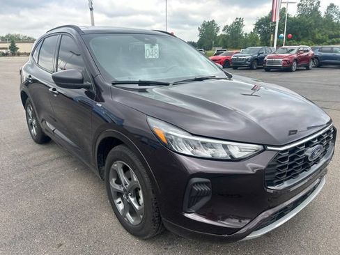 Used 2023 Ford Escape ST-Line w/ Tech Pack #1 AWD/4WD image 3