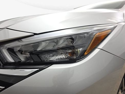 Used 2025 Nissan Versa SV w/ Trunk Package FWD image 32