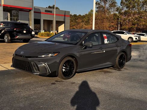 New 2026 Toyota Camry SE image 2