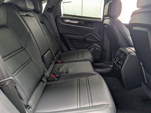 Certified 2025 Porsche Cayenne Turbo image 28