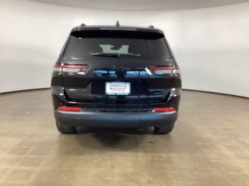 Used 2024 Jeep Grand Cherokee L Limited w/ Black Appearance Package AWD/4WD image 8