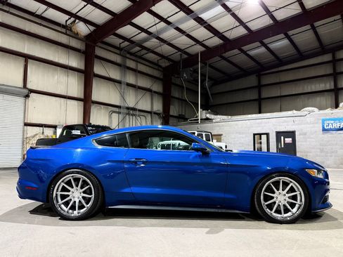 Used 2017 Ford Mustang GT w/ Black Accent Package RWD image 4