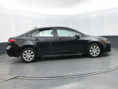 Used 2025 Toyota Corolla LE image 4