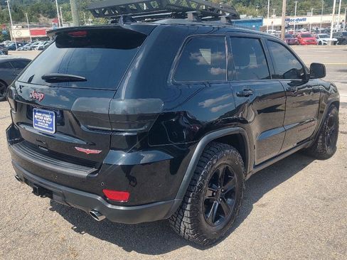 Used 2017 Jeep Grand Cherokee Trailhawk w/ Trailhawk Luxury Group AWD/4WD image 3