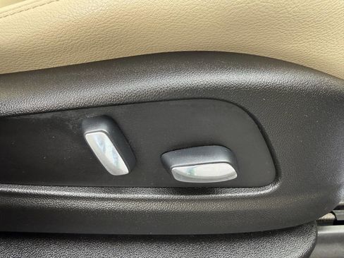 Used 2017 Cadillac XT5 Base 4dr SUV image 16