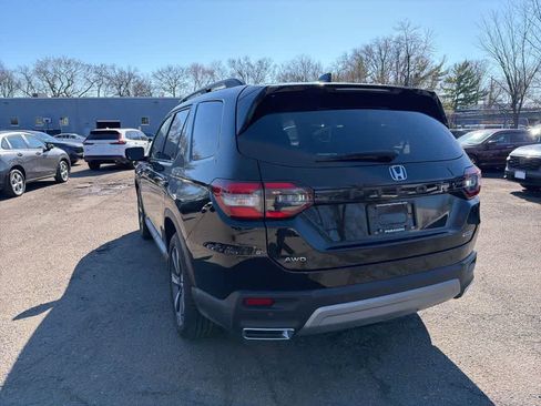 Used 2025 Honda Pilot Touring image 11