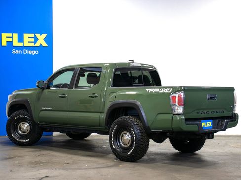 Used 2021 Toyota Tacoma TRD Off-Road w/ Technology Package AWD/4WD image 3