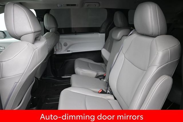 Used 2025 Toyota Sienna XLE FWD image 14