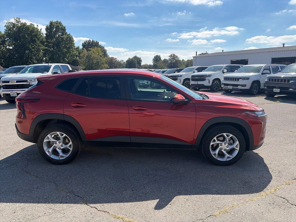 Used 2024 Chevrolet Trax LS w/ LS Convenience Package FWD image 7