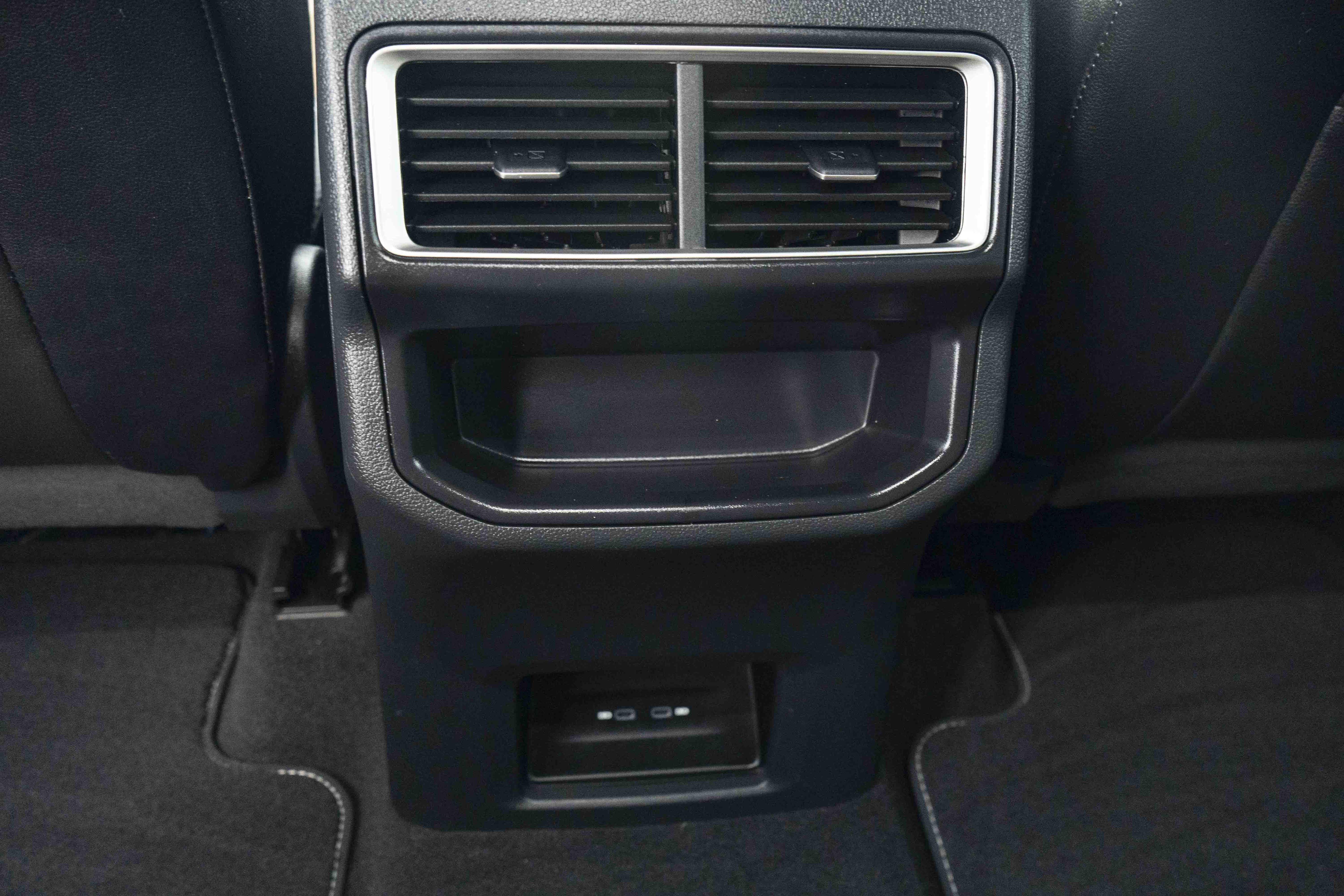 Certified 2024 Volkswagen Atlas Cross Sport SE FWD image 34