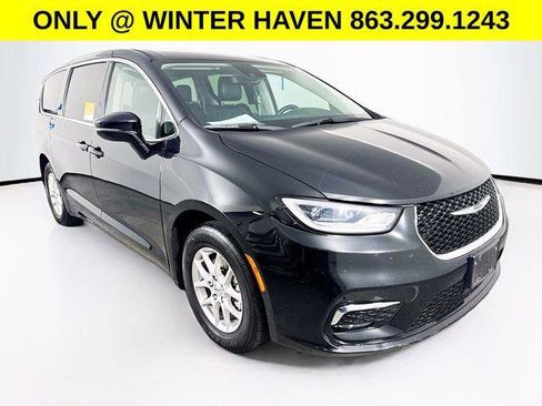 Certified 2024 Chrysler Pacifica Touring-L FWD image 1
