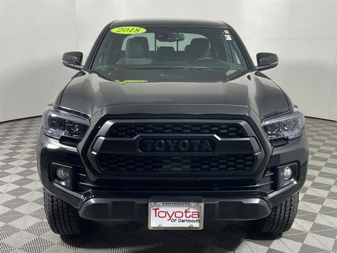 Used 2018 Toyota Tacoma TRD Off-Road w/ Technology Package AWD/4WD image 4