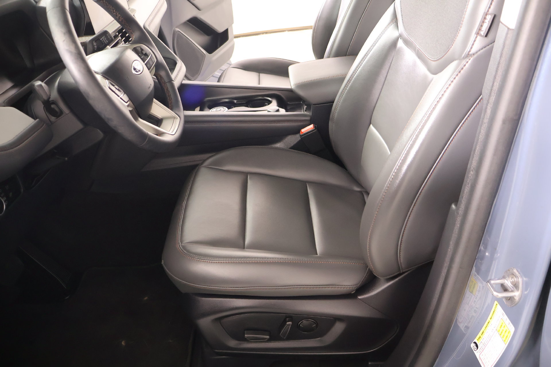 Used 2025 Ford Explorer Active w/ Active Comfort Package AWD/4WD image 11