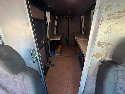 Used 2018 Mercedes-Benz Sprinter 2500 image 21
