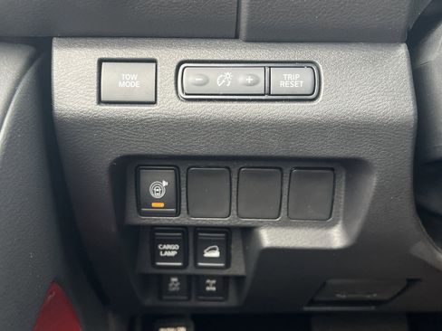 Used 2025 Nissan Frontier PRO-4X image 13