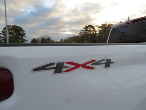 Used 2025 Chevrolet Silverado 2500 Custom w/ Custom Convenience Package image 15