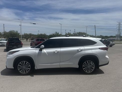 Used 2022 Toyota Highlander Platinum AWD/4WD image 6