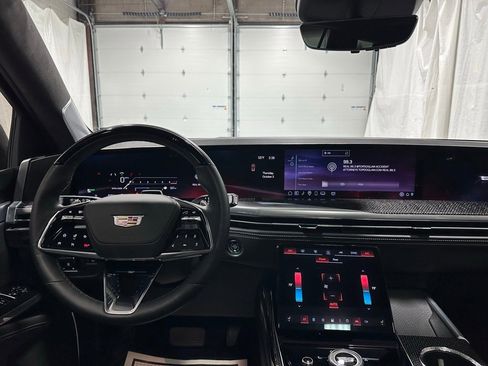 Used 2025 Cadillac Escalade V image 18