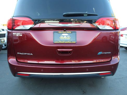 Used 2017 Chrysler Pacifica Platinum image 16