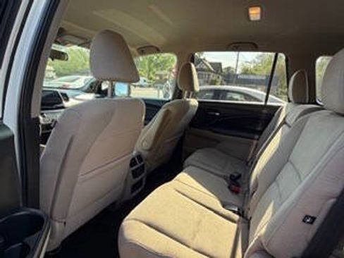 Used 2018 Honda Pilot EX image 3