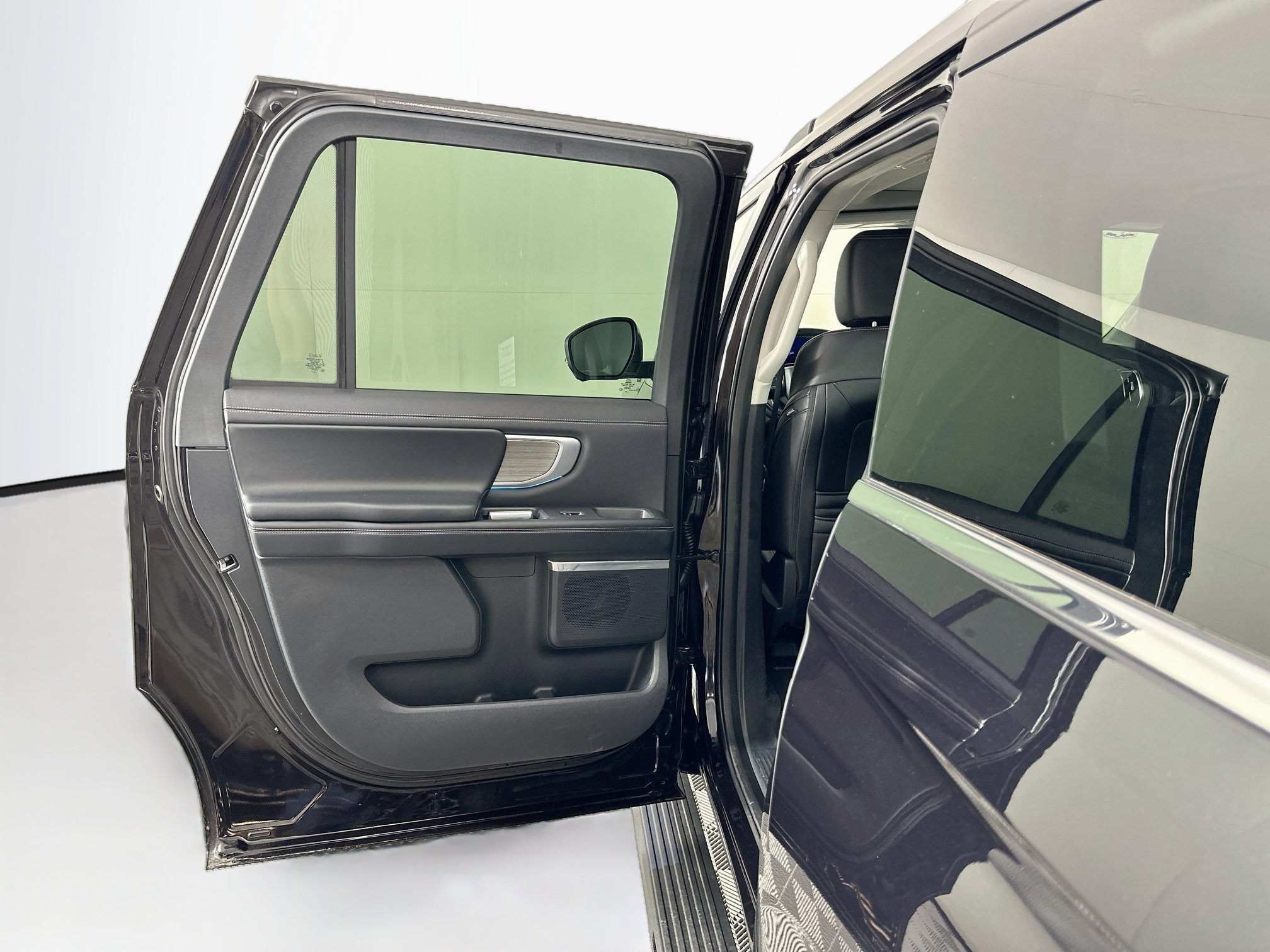 Used 2025 Ford Expedition Max Platinum AWD/4WD image 27