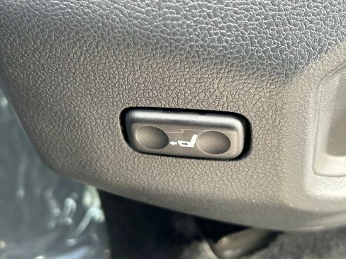 Used 2024 Toyota Tundra Platinum AWD/4WD image 27