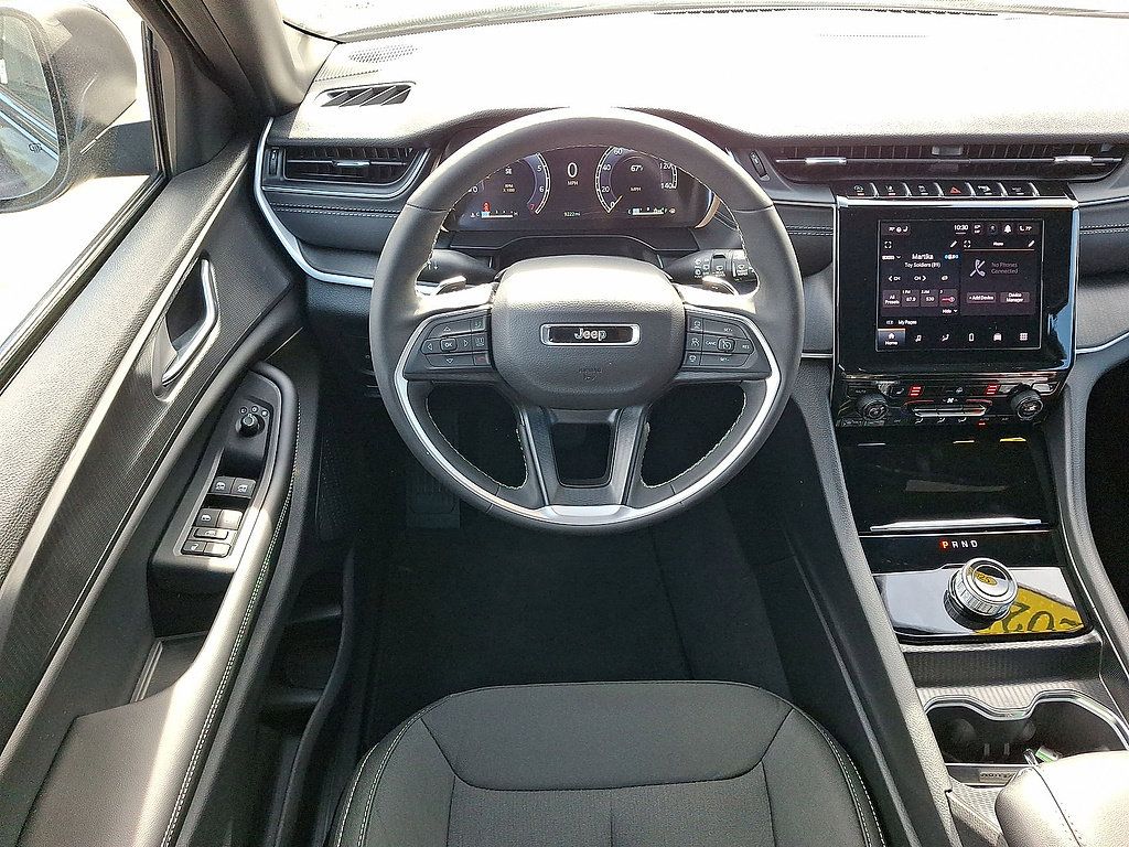 Used 2025 Jeep Grand Cherokee Laredo w/ Luxury Tech Group I AWD/4WD image 27