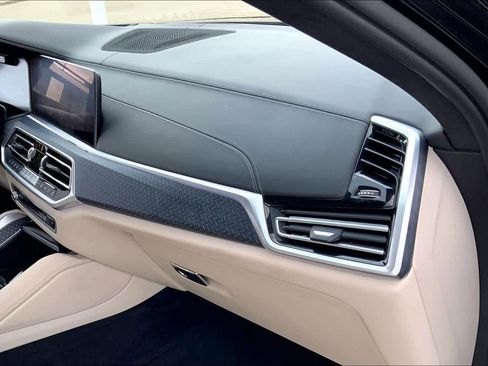 Used 2022 BMW X6 M50i w/ Executive Package image 19