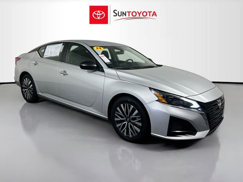 Used 2024 Nissan Altima 2.5 SV FWD image 1