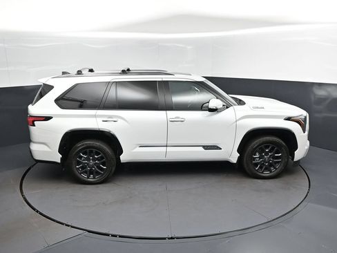 Used 2026 Toyota Sequoia Platinum AWD/4WD image 31