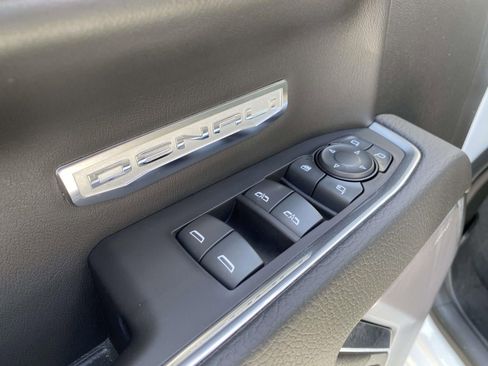 Used 2022 GMC Sierra 1500 Denali AWD/4WD image 19