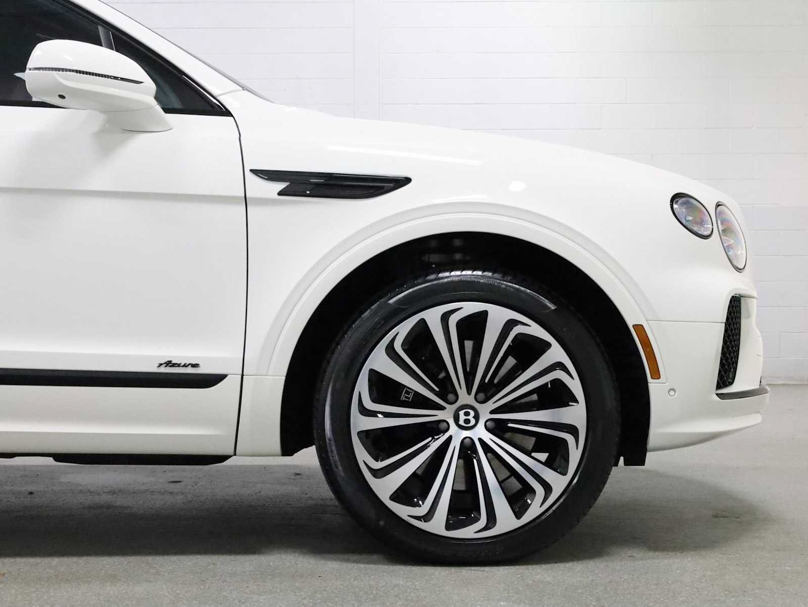 Used 2024 Bentley Bentayga AWD/4WD image 11