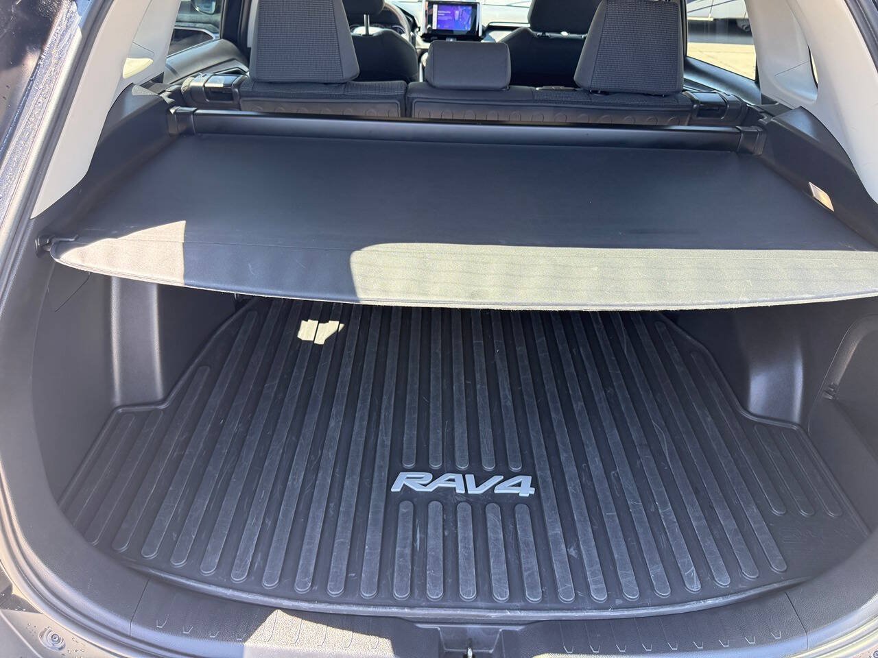 Used 2025 Toyota RAV4 LE AWD/4WD image 31