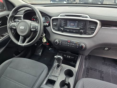 Used 2017 Kia Sorento LX image 13