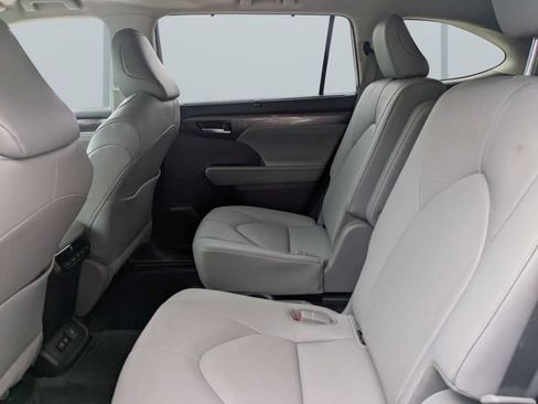 Used 2020 Toyota Highlander Limited FWD image 14