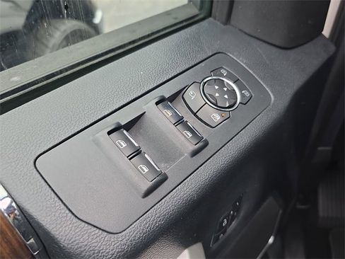 Used 2015 Ford F150 Lariat image 14