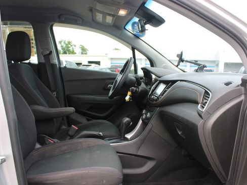 Used 2017 Chevrolet Trax LS FWD image 24