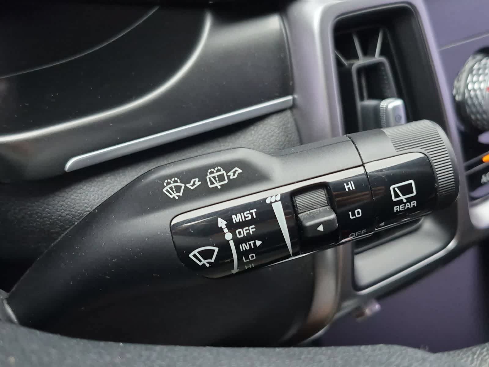 Used 2023 Kia Sorento LX AWD/4WD image 25