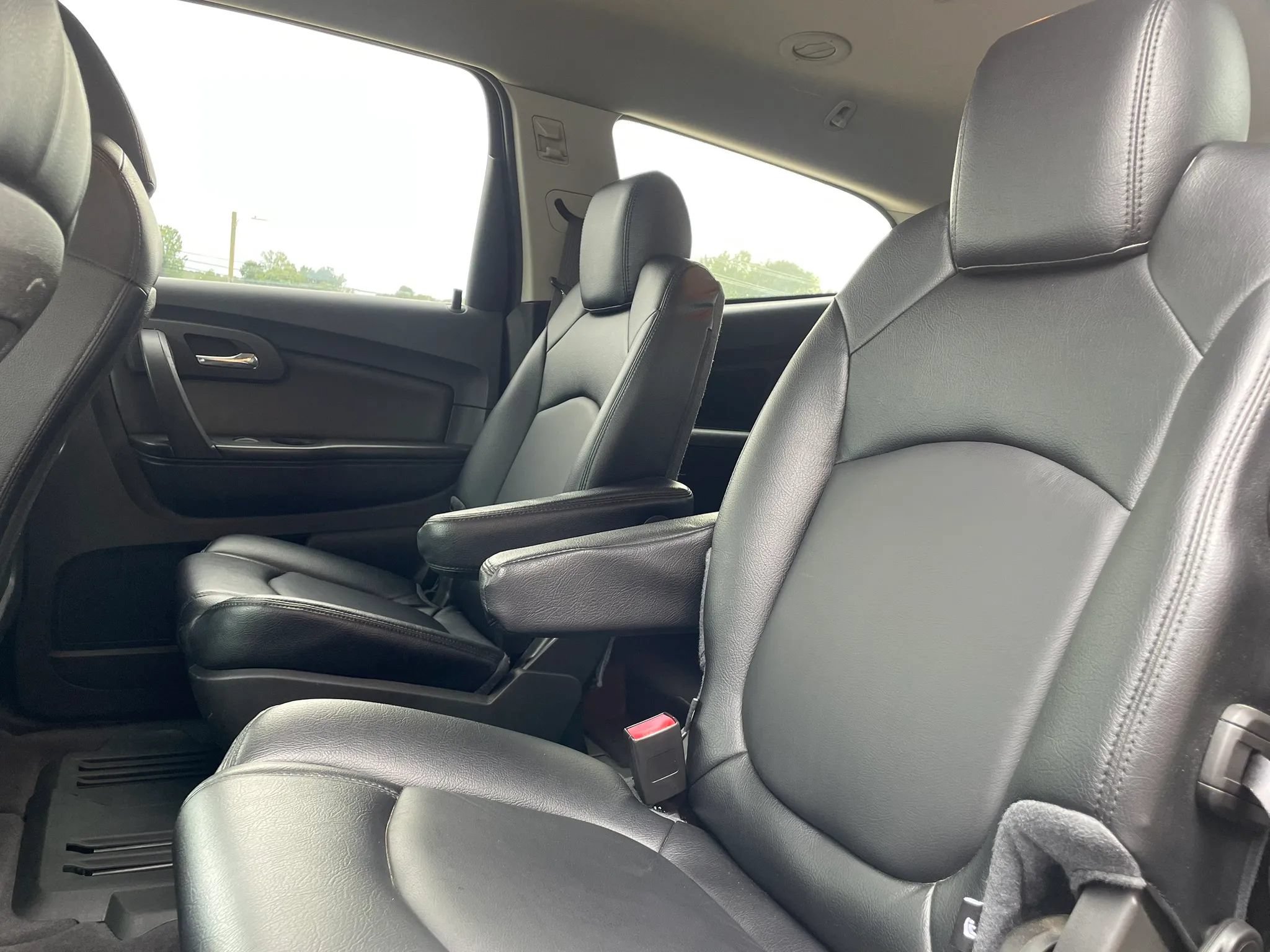 Used 2010 Chevrolet Traverse LT w/ Personal Connectivity Package AWD/4WD image 13