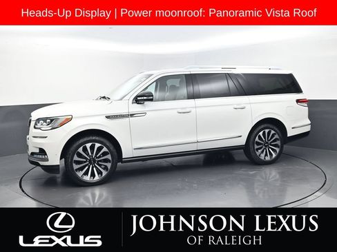 Used 2023 Lincoln Navigator L Reserve AWD/4WD image 2