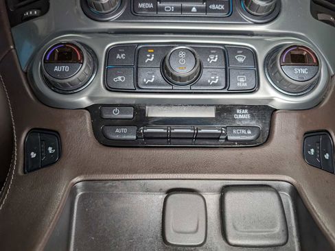 Used 2019 Chevrolet Tahoe LT image 32