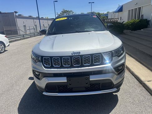 Used 2025 Jeep Compass Limited AWD/4WD image 5