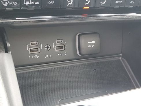 Used 2024 Jeep Grand Cherokee Limited w/ Luxury Tech Group II AWD/4WD image 18