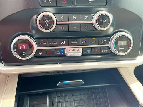Used 2023 Ford Expedition XLT RWD image 16